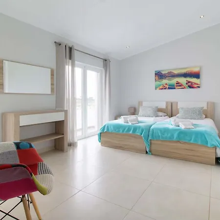 Luxury With Pool Steps From Marina & Old Tow Albufeira