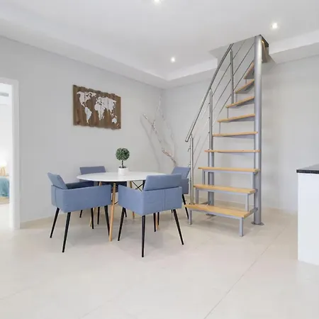 Luxury With Pool Steps From Marina & Old Tow Albufeira