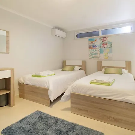 Luxury With Pool Steps From Marina & Old Tow Albufeira